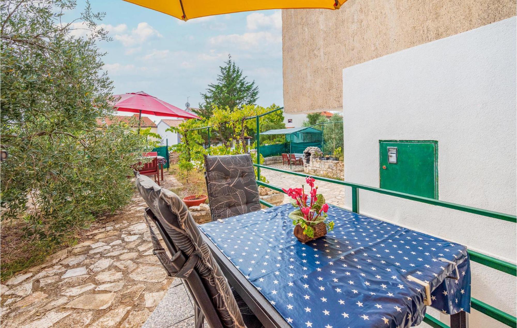 Amazing Apartment In Pula With Kitchen Eksteriør bilde